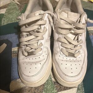 Nike air force 1s. Men’s 8.5